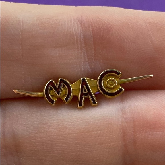 💛 Vintage 10k Gold Filled MAC Logo Pin | Small Collectible Lapel Pin - Picture 4 of 4